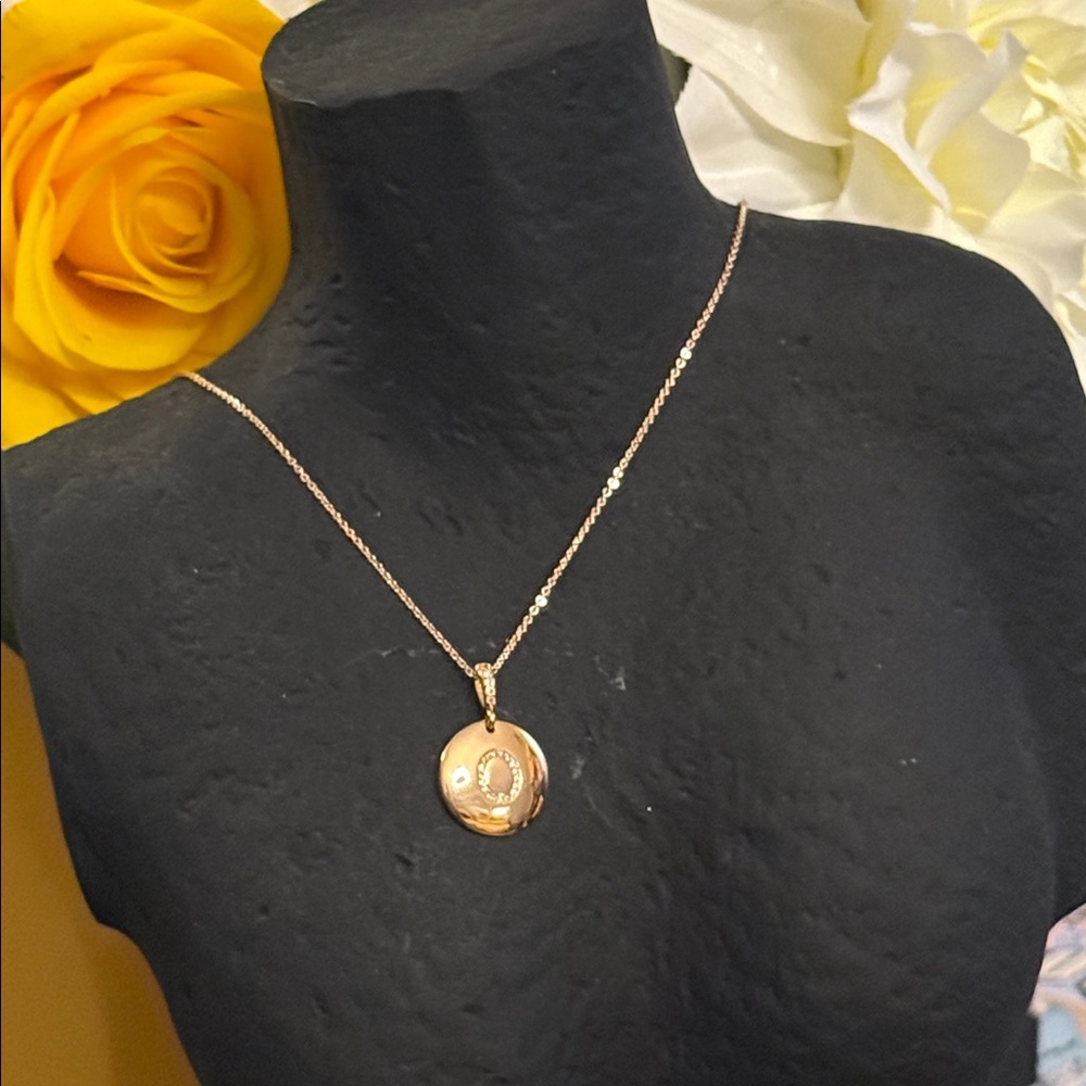 Pretty Bird Necklace with O Initial Pendant